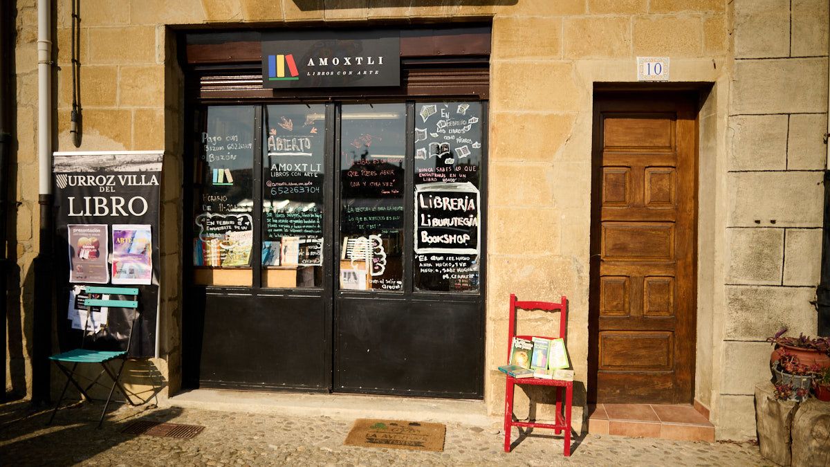 Otra librería de Urroz-Villa, propiedad de Yoania Torres