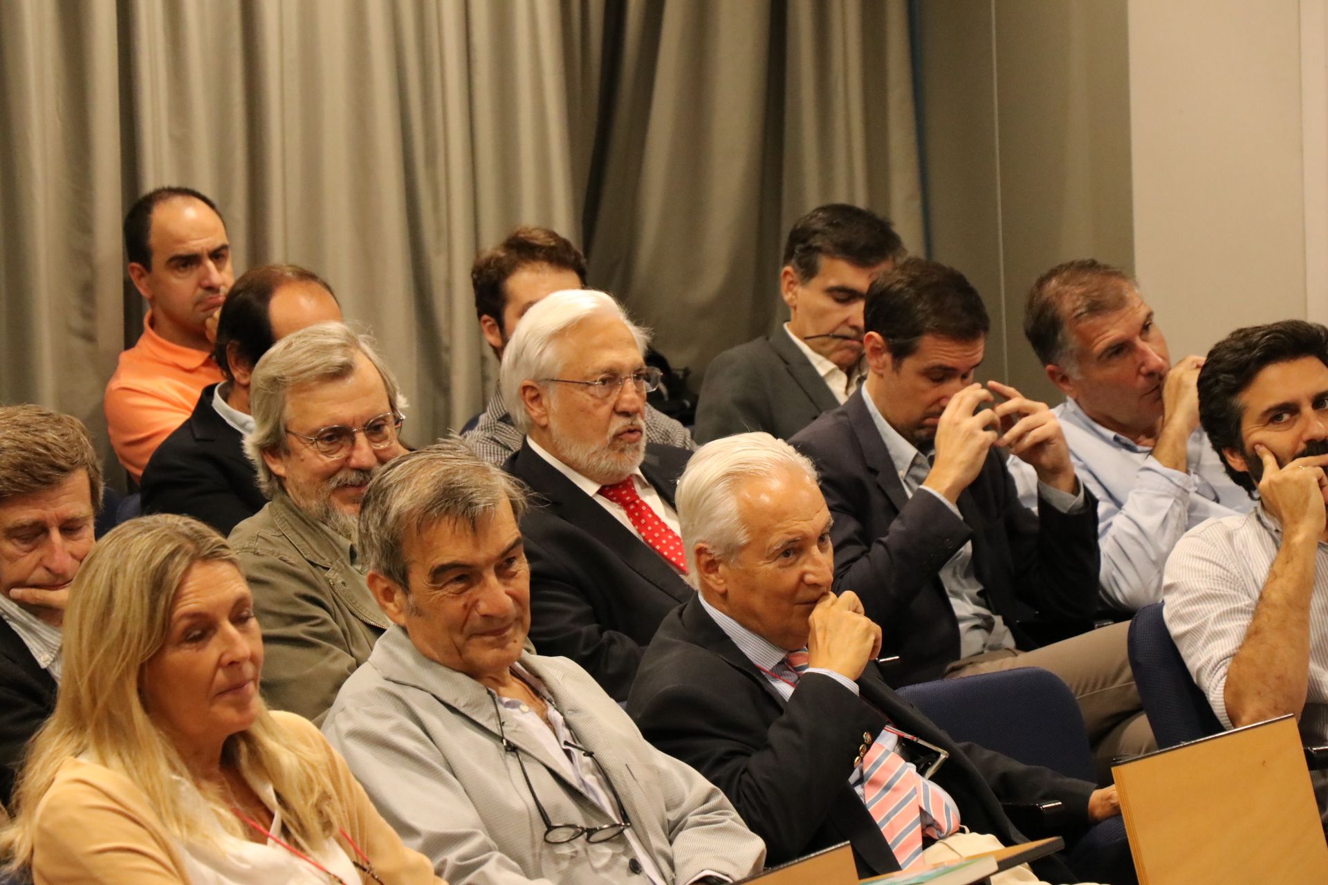 Loreto y Pablo Rosal, junto con Miguel de Gomis, en primera fila.