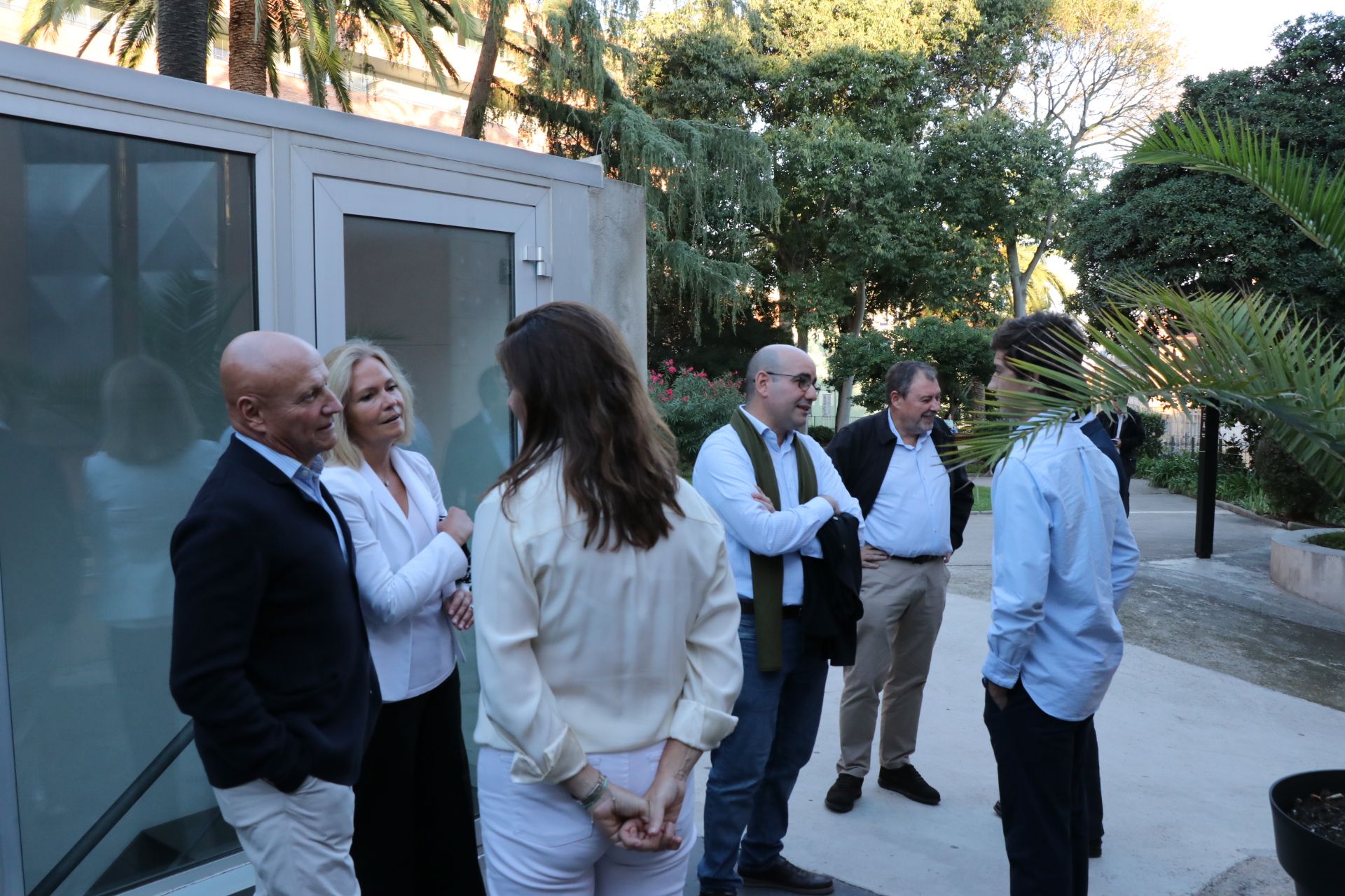 Nacho Guerra Mercadal, su mujer Anna, Cristina Díaz (de espalda), Venancio Carrión, Aquilino Cayuela, y Jaime Rosal